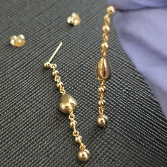 Gold dangling earring - Picture 10 of 17